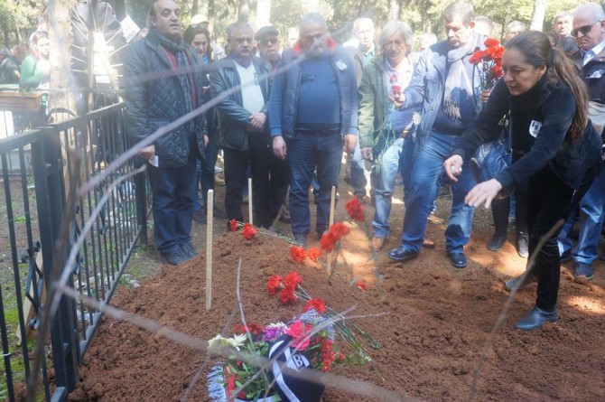 Teoman Uluğ,gözyaşları ve sevgi seli eşliğinde uğurlandı