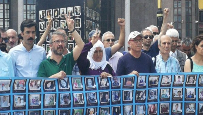 10 Ekim anıtına yapılan saldırılar protesto edildi