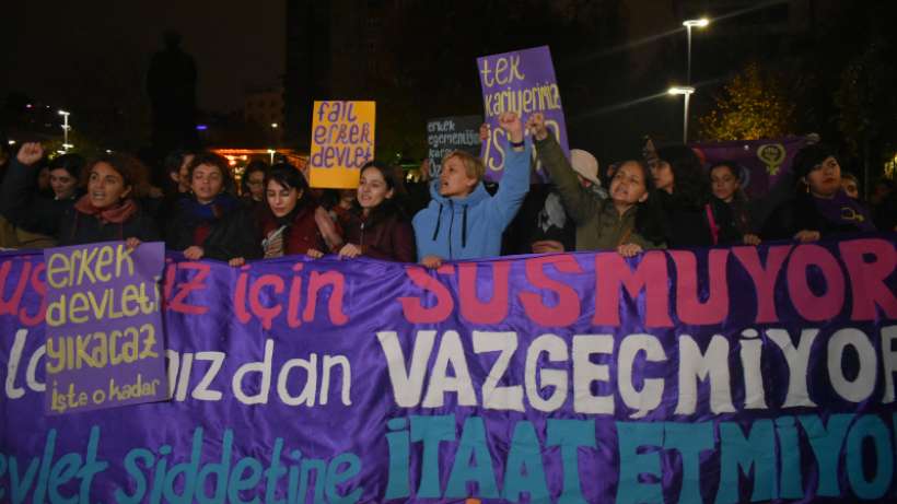 25 Kasım Kadın Platformu, yasakları yok sayarak Taksimde buluştu