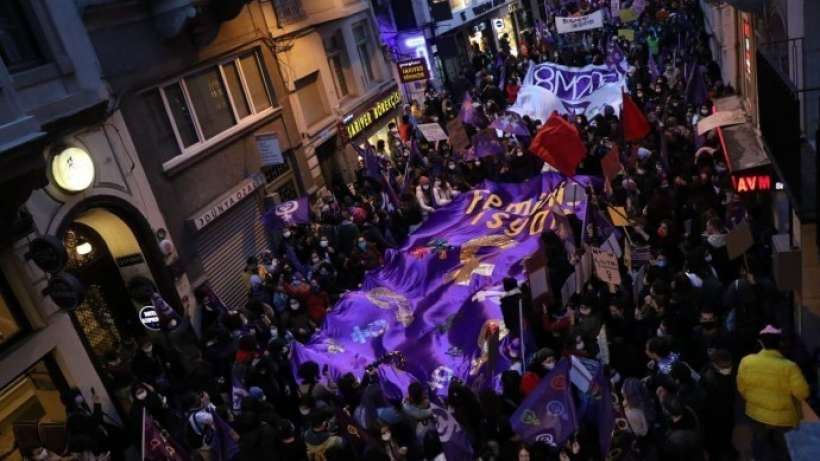 8 Marta katılan kadınlara gözaltı