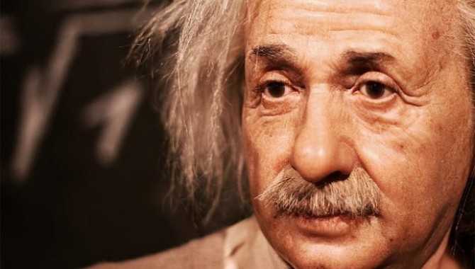 Albert Einstein sosyalizme neden ihtiyacımız olduğunu anlatıyor