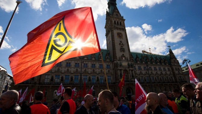 Almanya’da ‘Metal Fırtına’ : 15 bin metal işçisi greve gitti, 700 bin katılım bekleniyor