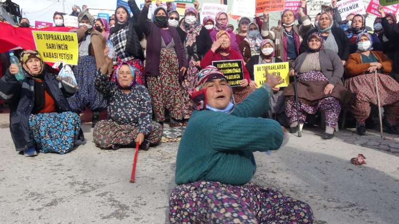 Altın madeni istemeyen köylüler, iş makinesinin lastiğini kesti