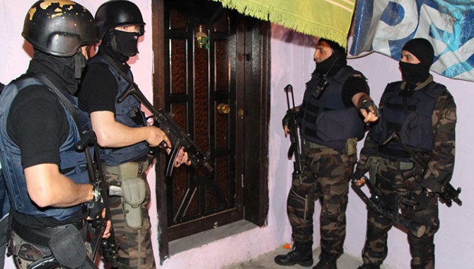 Ankara’da HDP’ye yönelik ev baskımları: Yöneticilerin de aralarında bulunduğu çok sayıda gözaltı!