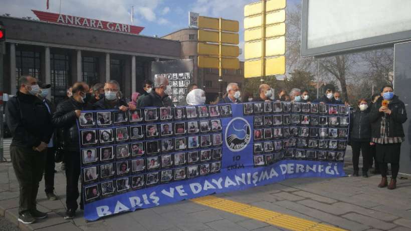 Ankara Garı önünde katliamda yaşamını yitirenleri anıldı I 64 aydır öfkeliyiz