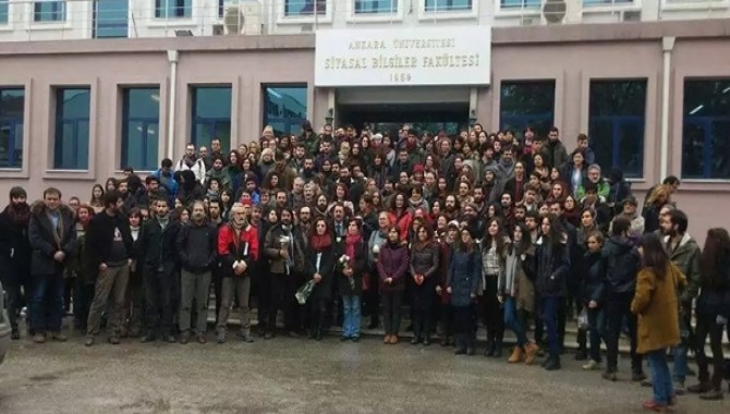Ankara Üniversitesi’nden ihraç edilen akademisyenler, meslektaşları ve öğrencileri tarafından uğurlandı