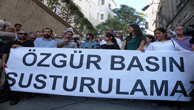 "Basına yönelik baskılara son! Özgür basın susturulamaz!"