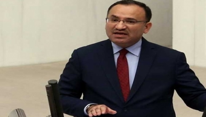 Bekir Bozdağ: Gazetecilikten tutuklu olan kimse yok