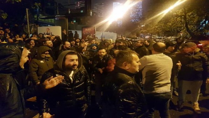 Beyaz TV önünde Rasim Ozan Kütahyalı protestosu