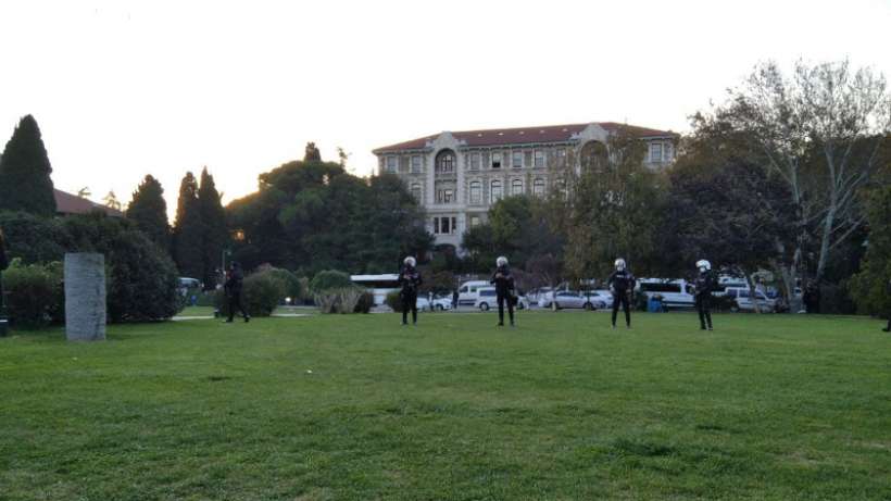 Boğaziçili akademisyenler: Kayyum rektörün derhal istifasını istiyoruz