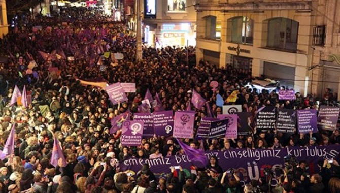 Bugün kadınlar " Kadına Yönelik Şiddete Karşı" sokaklarda