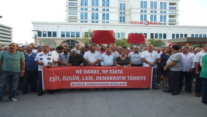 Bursa'da 37 kuruluş: "Darbe'ye hayır, çözüm eşit, özgür, demokratik Türkiye" dedi.