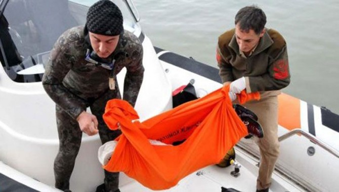 Çanakkale’de sürat teknesi alabora oldu, 3 mülteci öldü