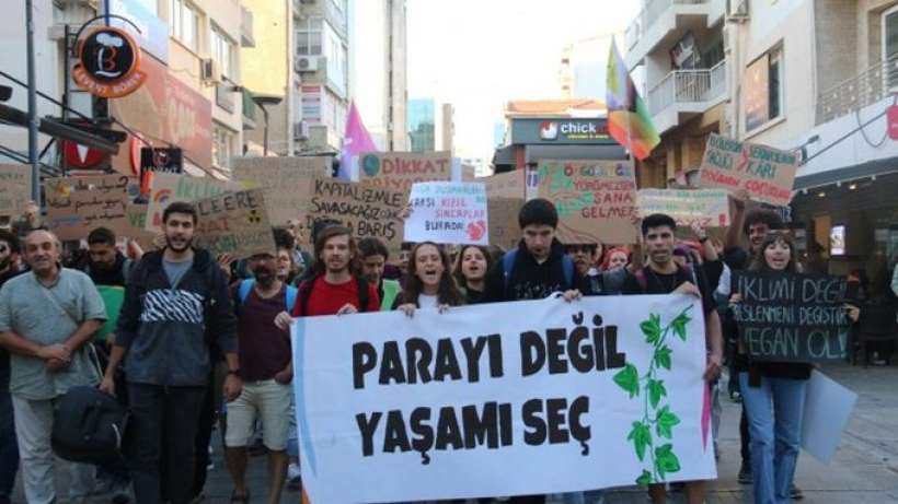 Çevre örgütleri:İklimi değil sistemi değiştir I İzmirde yürüyüş yaptılar