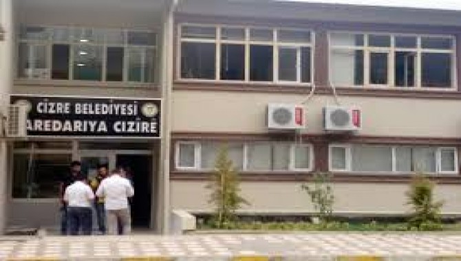 Cizre Belediyesi'ne operasyon