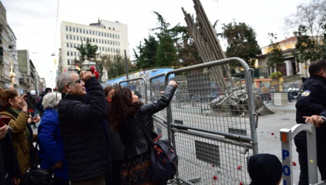 Cumartesi Anneleri'ne yasağın gerekçesi: Turistleri rahatsız ettikleri için