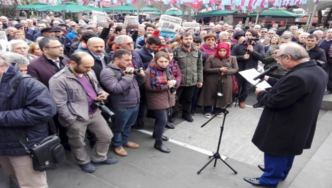 Cumhuriyet’e operasyon Trabzon'da protesto edildi
