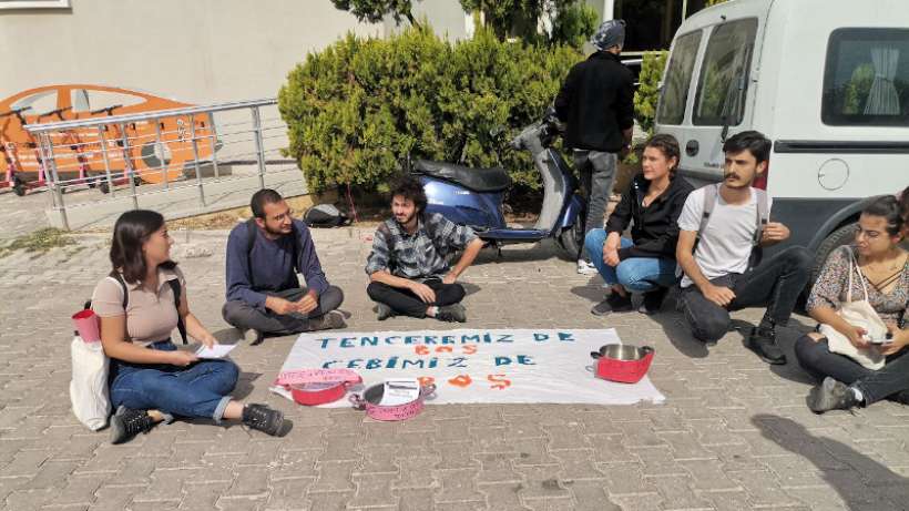 DEÜde öğrenciler zamlara karşı eylemde