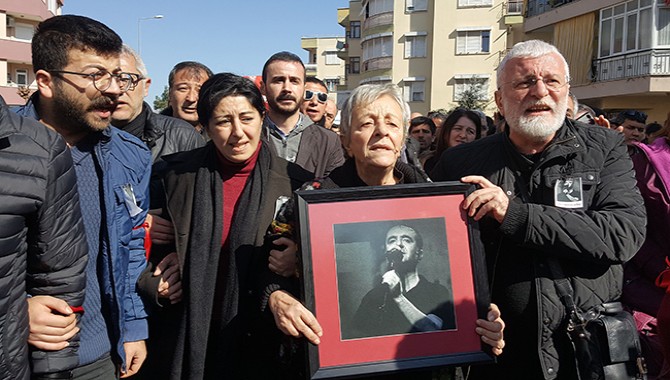 Emeğin, özgürlüklerin ve evrensel müziğin sesi :Hakan Yeşilyurt