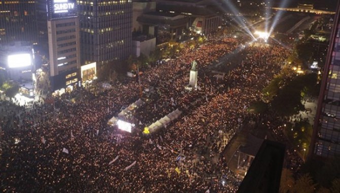 Güney Kore'de Cumartesi eylemleri sürüyor