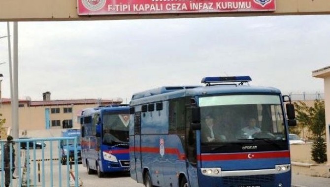 Hapishanelerde hak ihlalleri devam ediyor: Kelepçeli muayene dayatması, süngerli oda işkencesi!