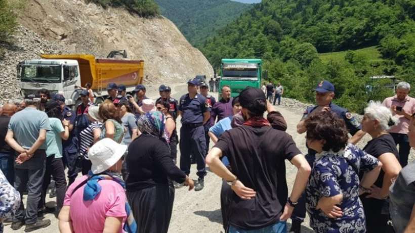 İkizderede halk taş ocağı yolunu kesti