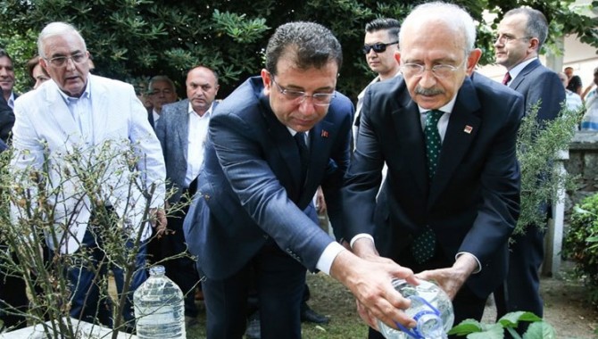 İmamoğlu, Kılıçdaroğlu'nun akrabası istanbul'un ilk belediye başkanının mezarını ziyaret etti