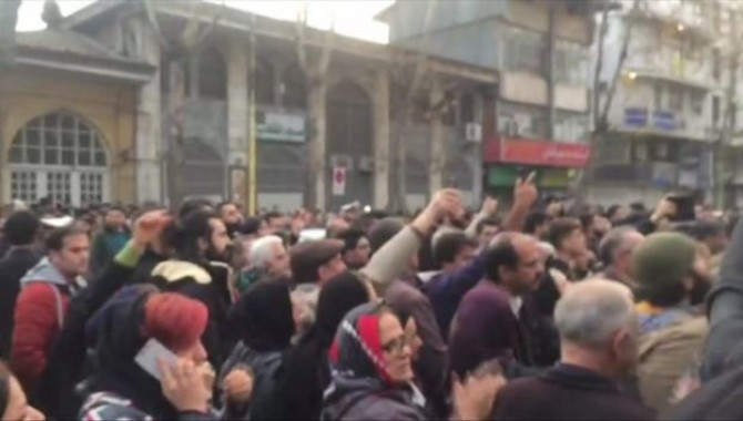 İran'da beşinci gününde de protestolar sürüyor...Yarın için grev çağrısı yapılıyor