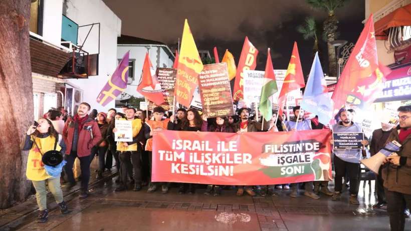 İzmir’de Filistin’e destek için Alsancak limanı önünde eylem