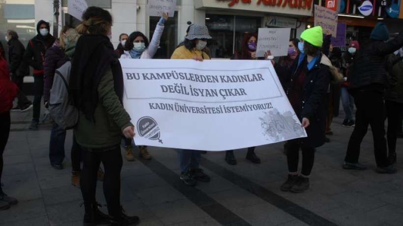 İzmir’de ‘kadın üniversiteleri’ protestosu