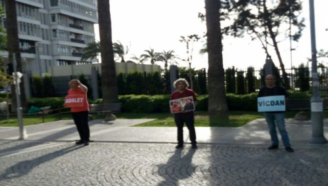 İzmir'de açlık grevine destek eylemine gözaltı