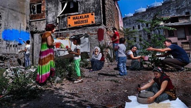 İzmir'de "İçeriden Dışarıya Fotoğraf - Düşler Tutsak Edilemez" sergisi açılıyor