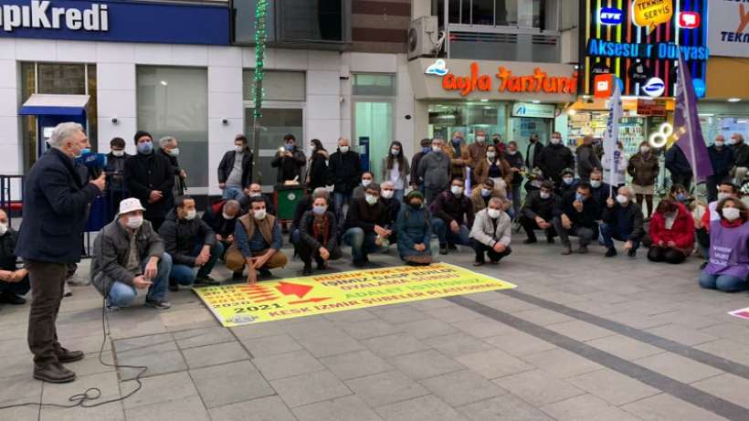 İzmirde ihraçlara karşı eylem sürüyor