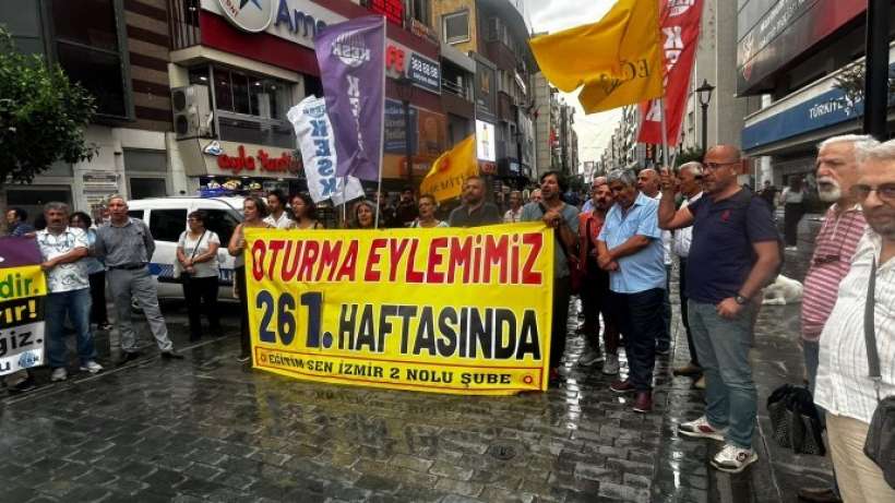 İzmirde KHK eylemi 261 haftadır sürüyor