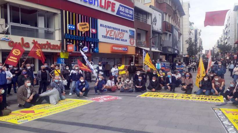 İzmirde KHK’li ihraçlar için yapılan eylemlerin 170. haftasında 1 Mayıs kutlaması