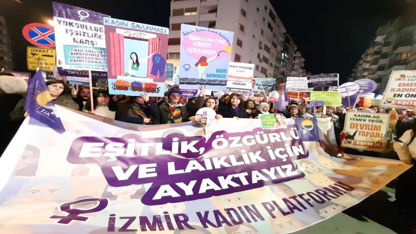 İzmirli kadınlar: "Geceleri de sokakları da meydanları da terk etmiyoruz"
