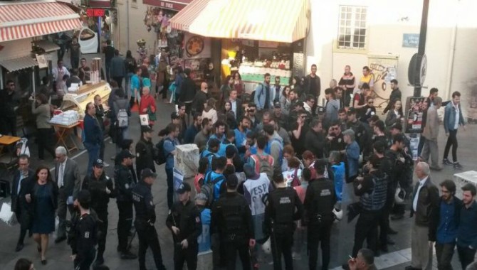 Kadıköy’de 1 Mayıs çalışması yaparken gözaltına alınan 22 kişiden 10’u tutuklandı!