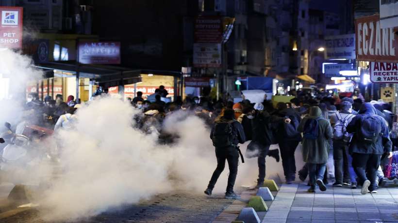 Kadıköy direniş alanına çevrildi: Baş eğmiyoruz I 104 kişi gözaltına alındı!
