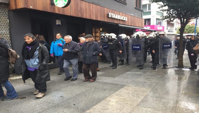 Kadıköy'de Afrin protestosuna polis müdahalesi: 12 gözaltı