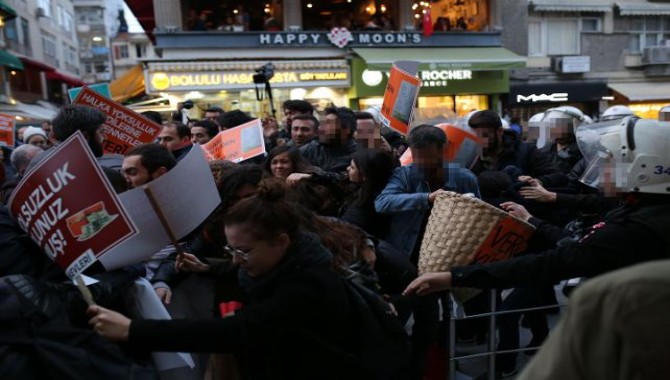 Kadıköy'de Halkevleri'nin vergi protestosuna polis müdahalesi: 17 gözaltı