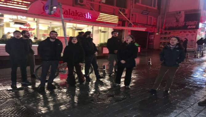 Kadıköy'de tek tip kıyafet dayatması protesto edildi
