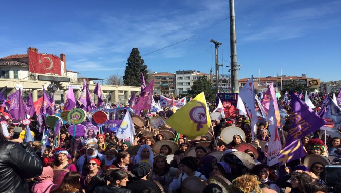 Kadınlar 8 Mart İçin Bakırköy'deydi