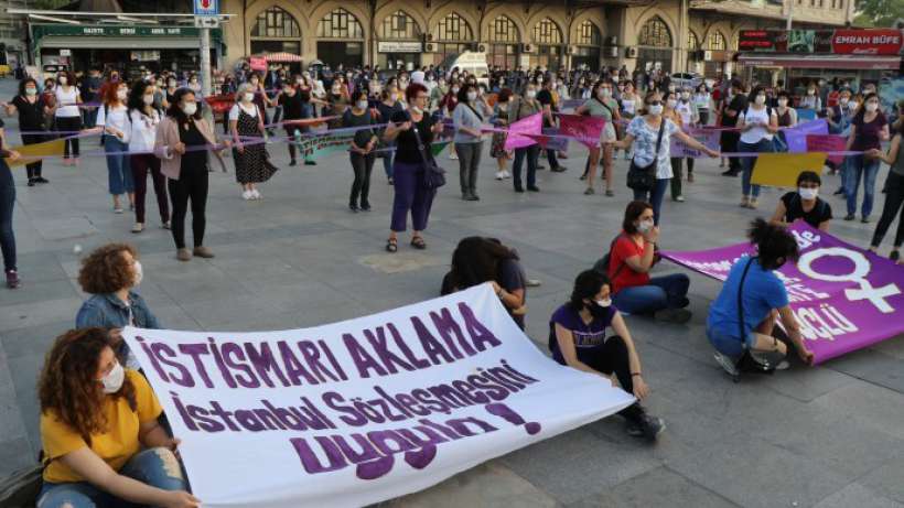 Kadınlar Birlikte Güçlü’den mor zincir eylemi