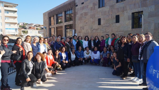 Kadınlar Maltepe Cemevi’nde Alevilerin sorunlarını tartıştı