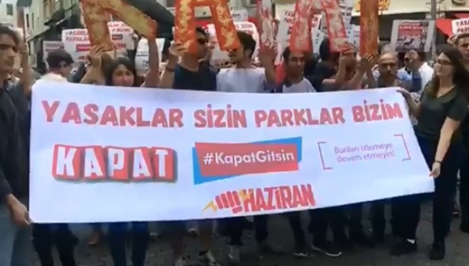 Kapat Gitsin'e yasak protesto edildi: Yasaklara da #Tamam diyeceğiz