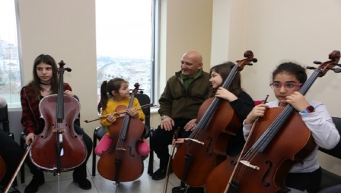 Kartal Belediyesi Sanat Akademisi öğrencileri ilk konserini verdi
