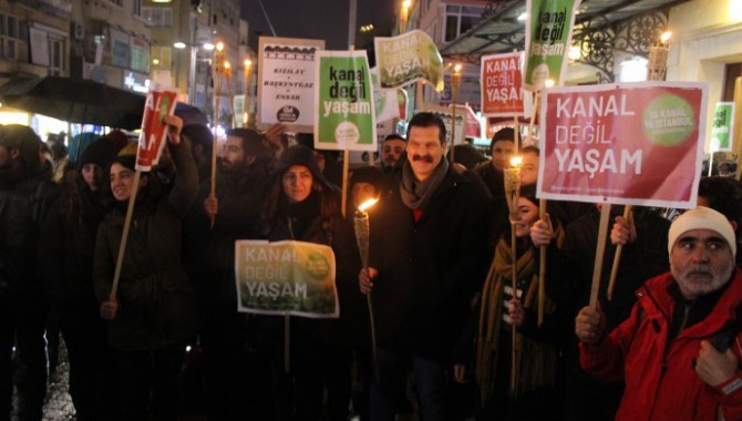 Meşaleli insan zinciriyle Kanal İstanbul Projesi’ni protesto ettiler