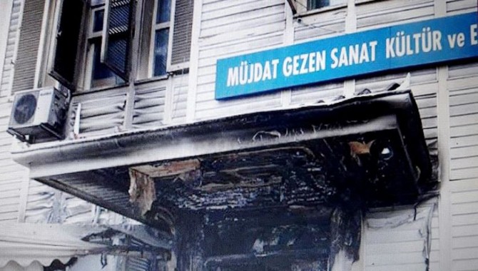 Müjdat Gezen Sanat Merkezi kundaklandı