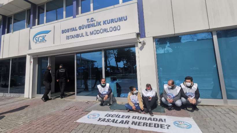 PTT işçileri SGK İstanbul İl Müdürlüğü önünde oturma eylemine başladı