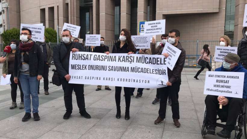 Ruhsat gasplarına karşı mücadele etmek meslek onurunu savunmaktır